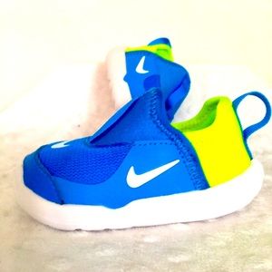 NIKE Brand NEW Toddler Sneakers SIZE 4
